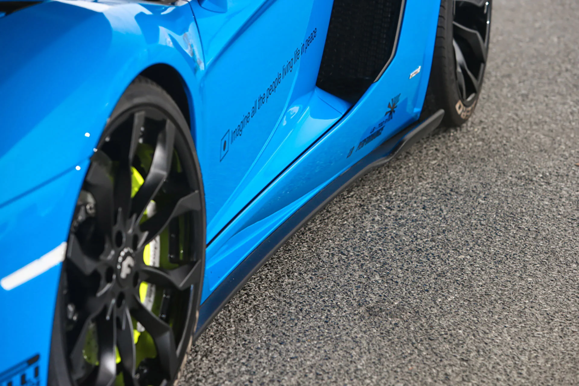 LB Performance Aventador Complete body kit Type 2 (CFRP) (LB02-12) - Image 3