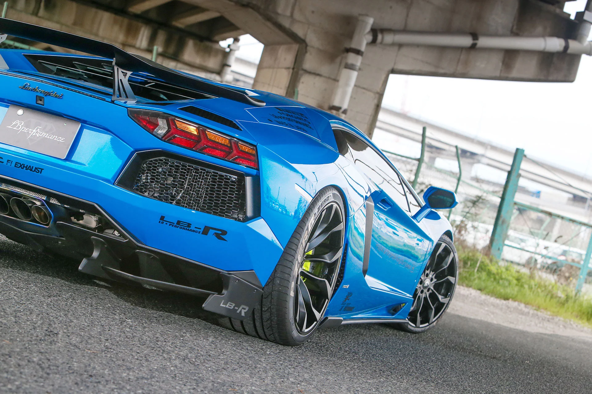 LB Performance Aventador Complete body kit Type 2 (FRP) (LB02-13) - Image 3