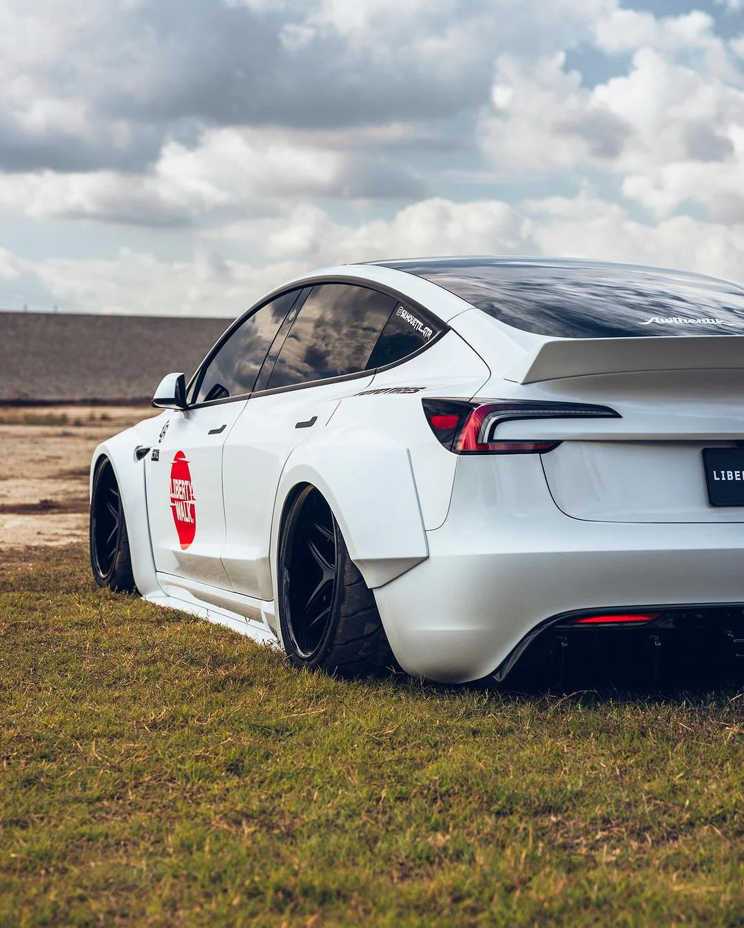 LB E⚡Works Model 3 Complete body kit (FRP) - Image 4