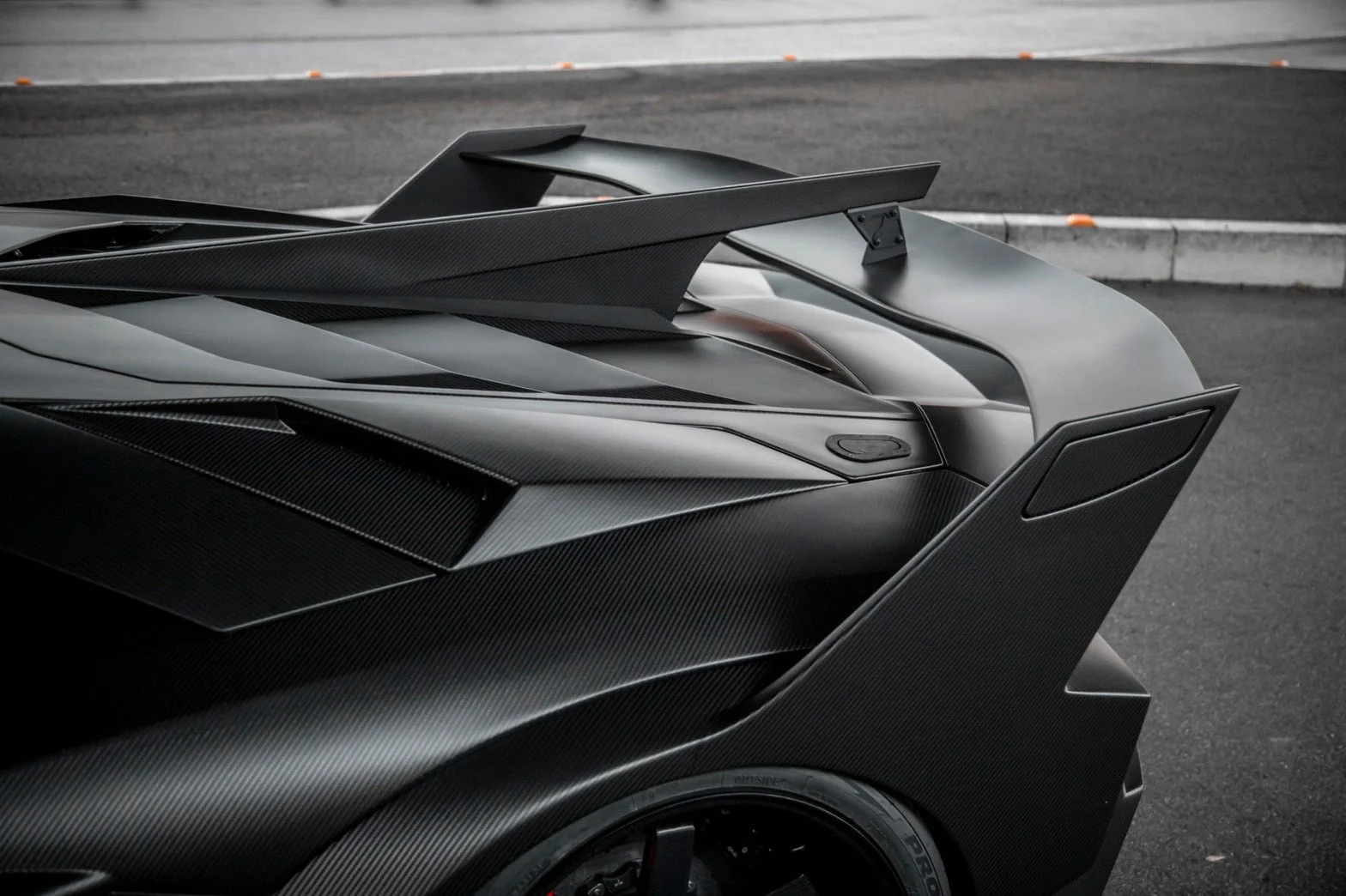 LB Silhouette WORKS Aventador GT EVO DRY CARBON (LB58-01) - Image 3