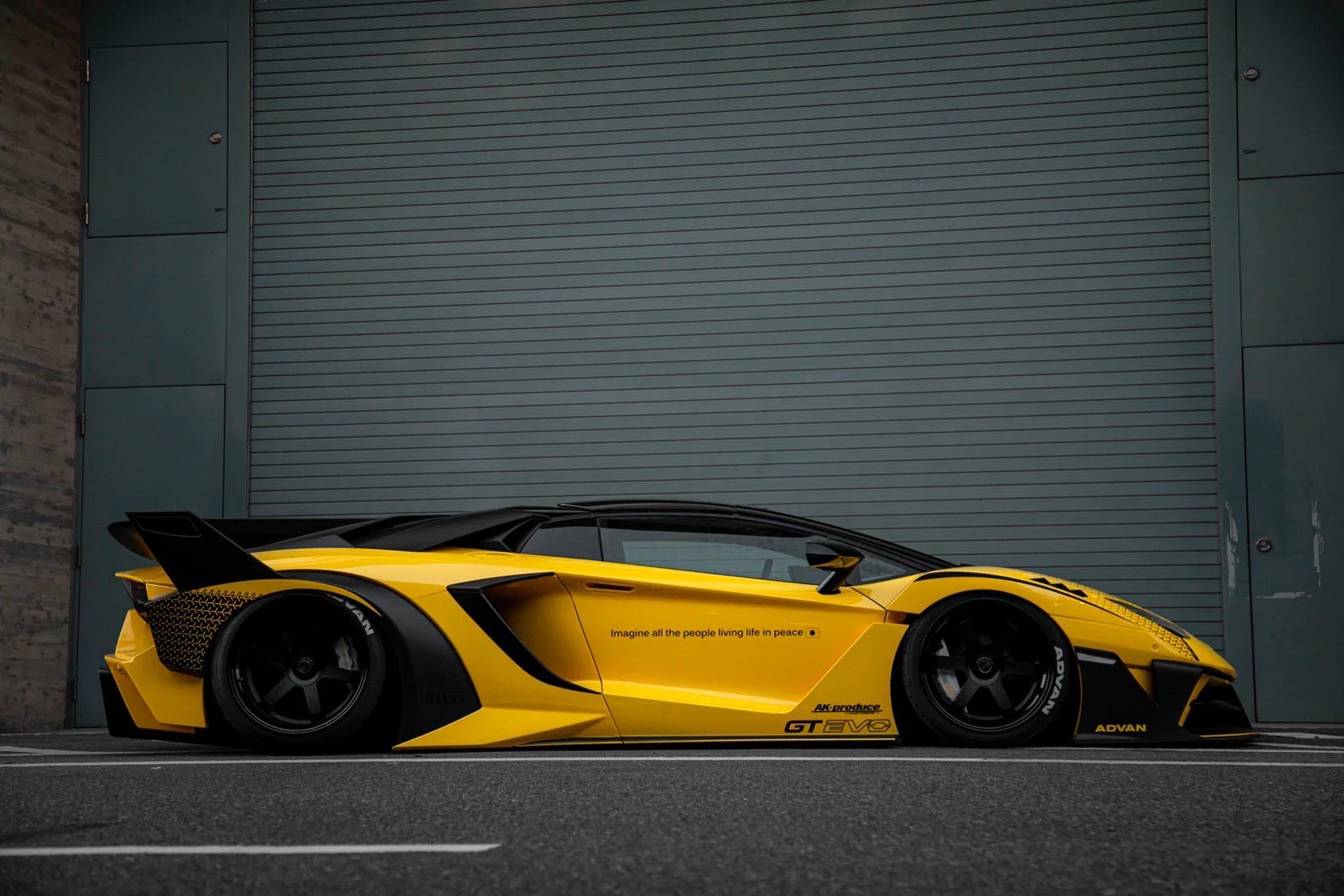 LB Silhouette WORKS Aventador GT EVO FRP + DRY CARBON 2 (LB58-04) - Image 2