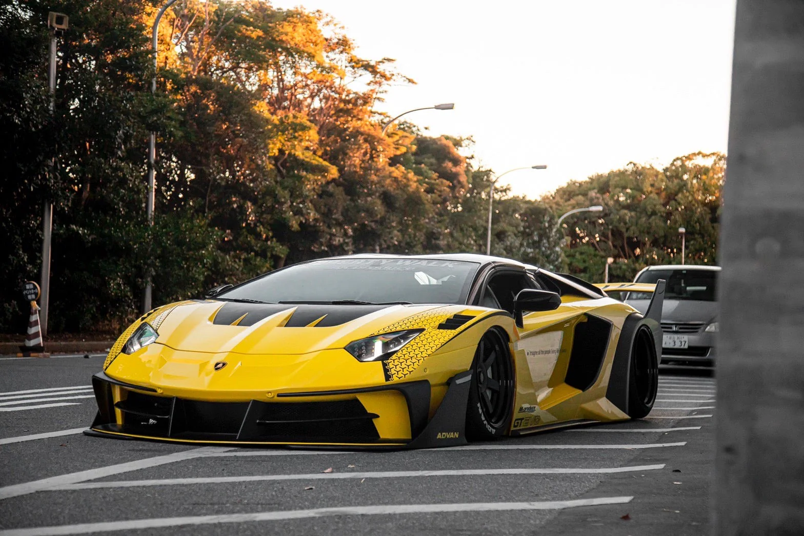 LB Silhouette WORKS Aventador GT EVO FRP + DRY CARBON 2 (LB58-04) - Image 4