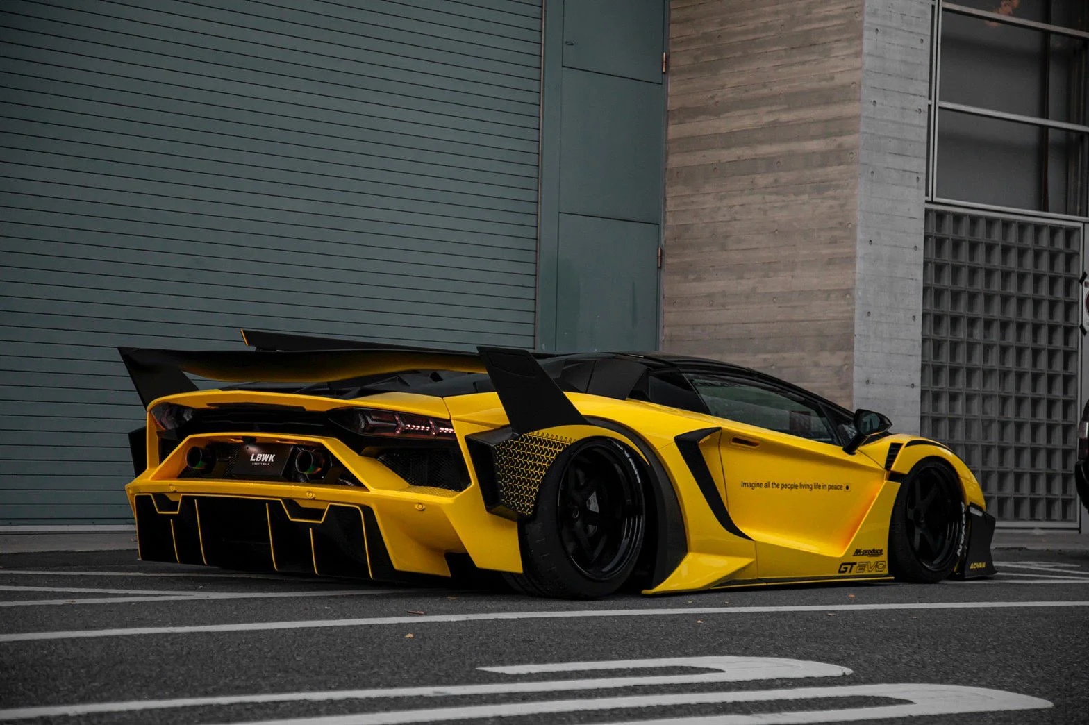 LB Silhouette WORKS Aventador GT EVO FRP + DRY CARBON 2 (LB58-04) - Image 5