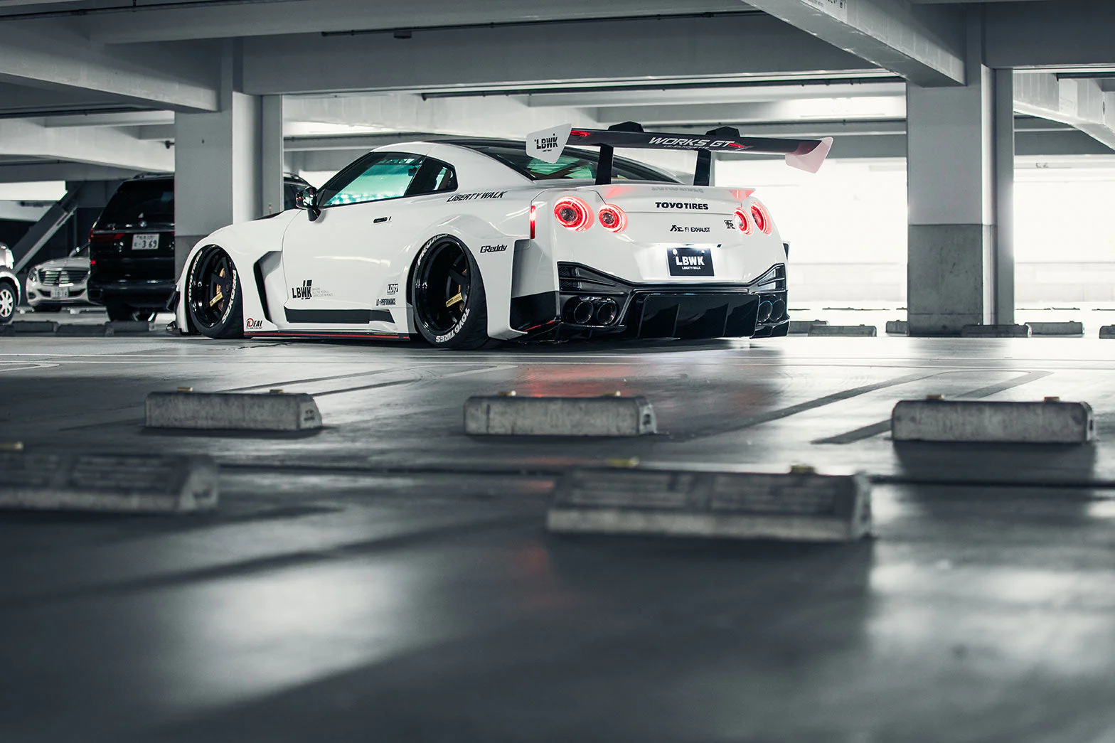 LB-Silhouette WORKS GT R35GTR Ver.1 Complete Body Kit FRP & Dry Carbon (LB50-03) - Image 3
