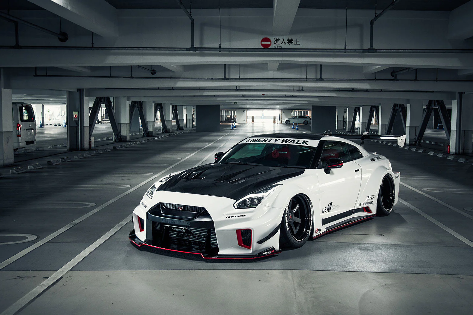 LB-Silhouette WORKS GT R35GTR Ver.1 Complete Body Kit FRP & Dry Carbon (LB50-03) - Image 4
