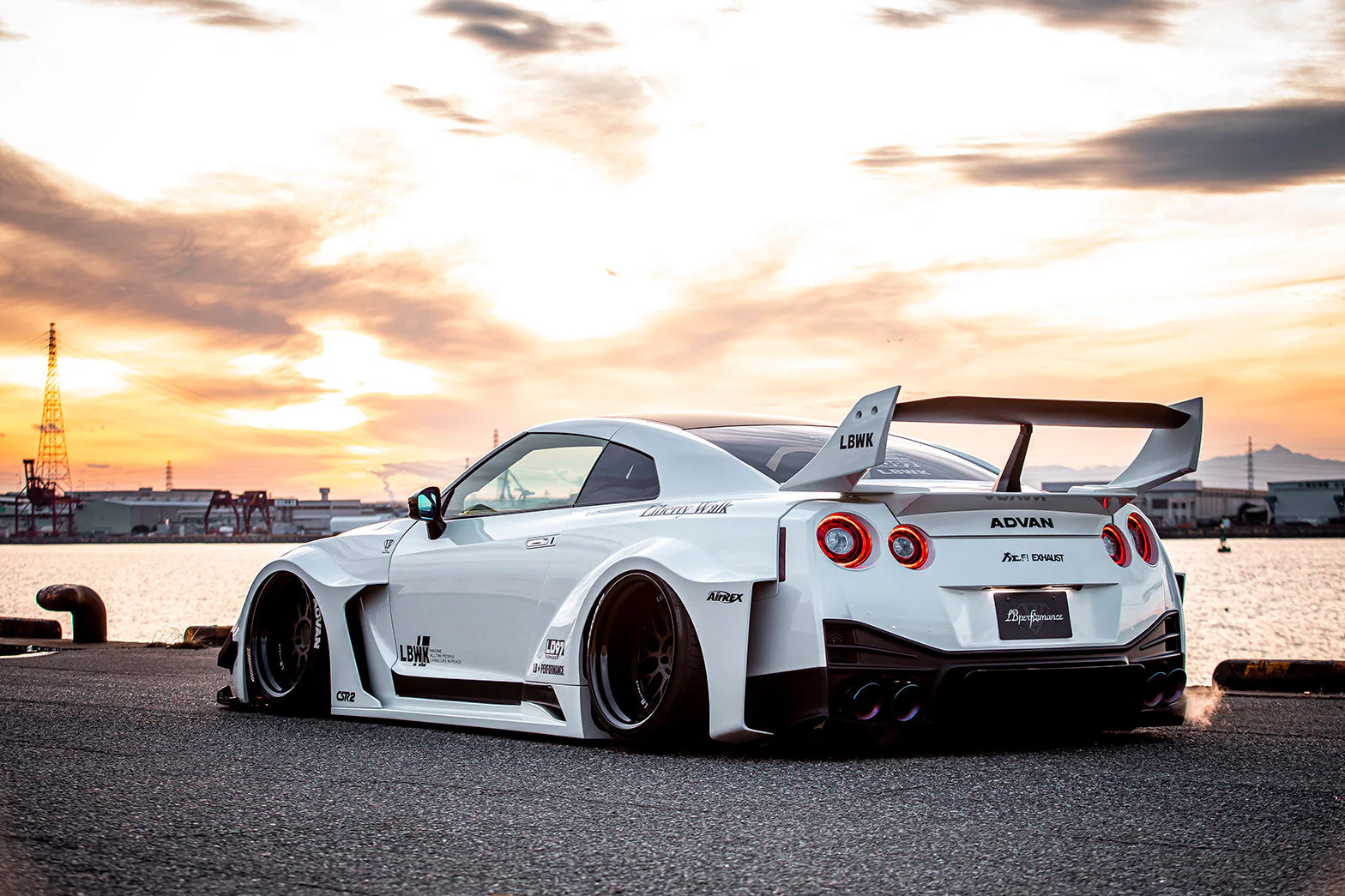 LB-Silhouette WORKS GT R35GTR Ver.2 Complete Body Kit FRP (LB50-05) - Image 2