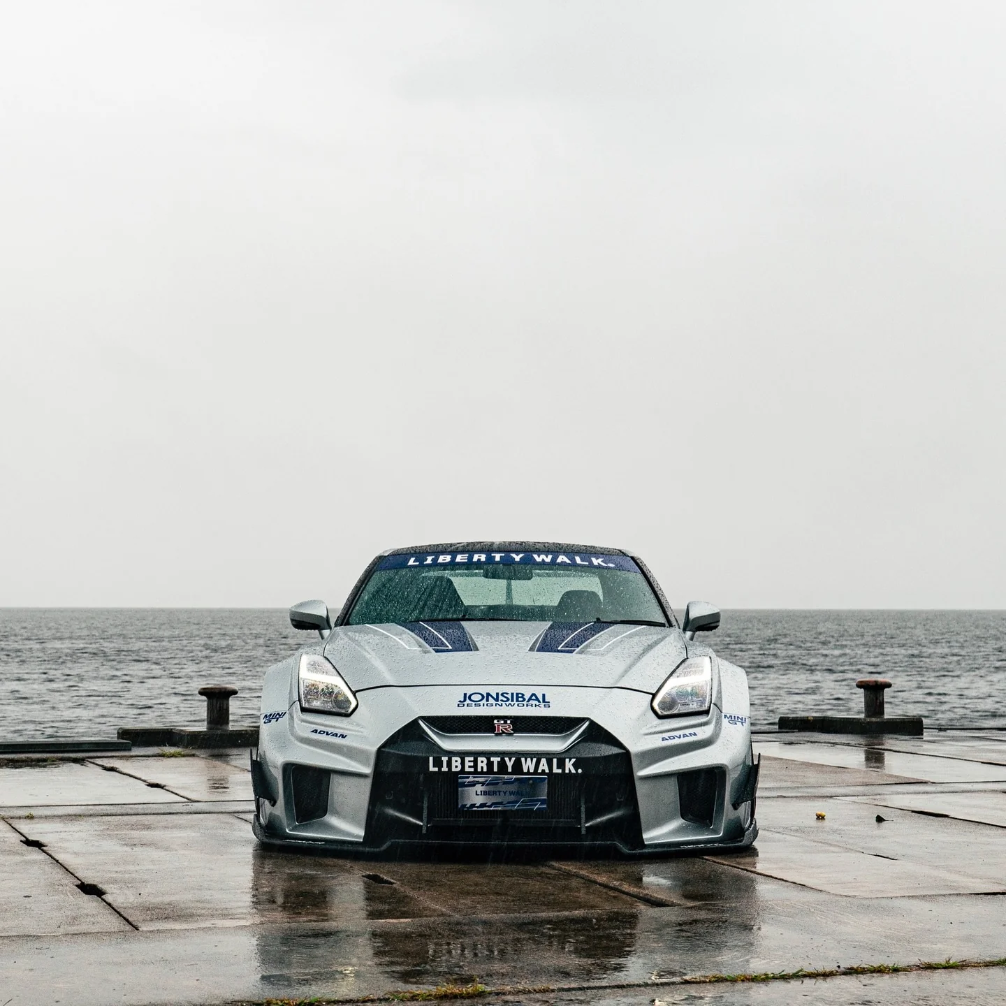 LB-Silhouette WORKS GT R35GTR Ver.2 Complete Body Kit FRP (LB50-05) - Image 6