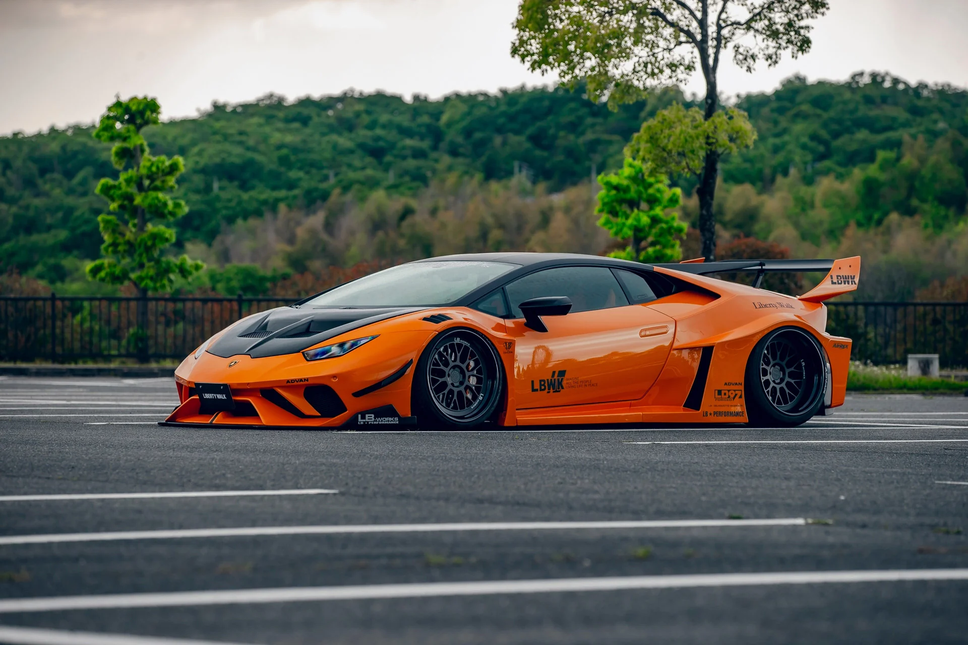 LB Silhouette WORKS HURACAN GT Complete body kit (FRP+CFRP) (LB53-02) - Image 11