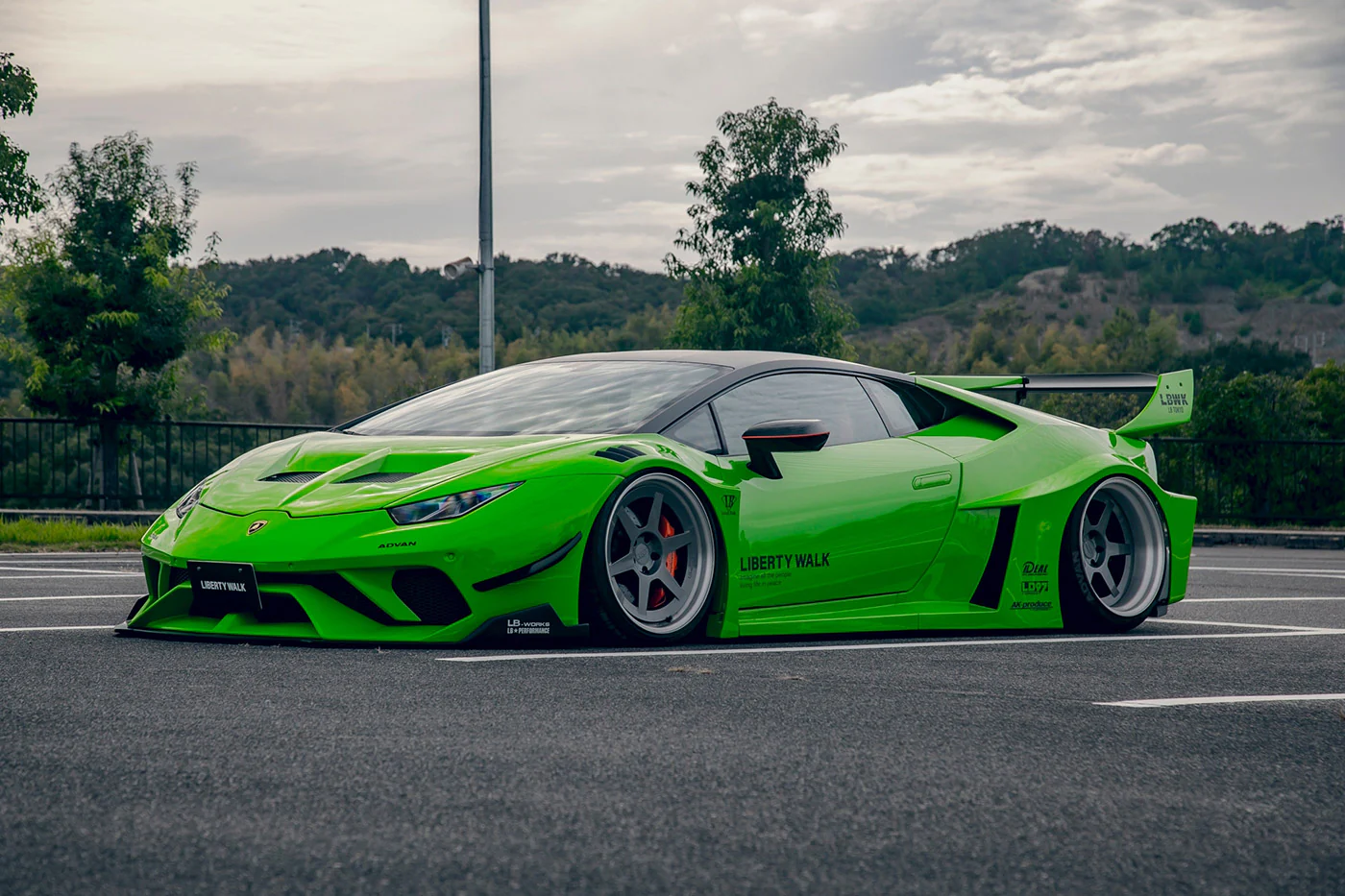 LB Silhouette WORKS HURACAN GT Complete Body Kit (REAR FENDER EXCHANGE - COUPE ONLY) FRP (LB53-04) - Image 17