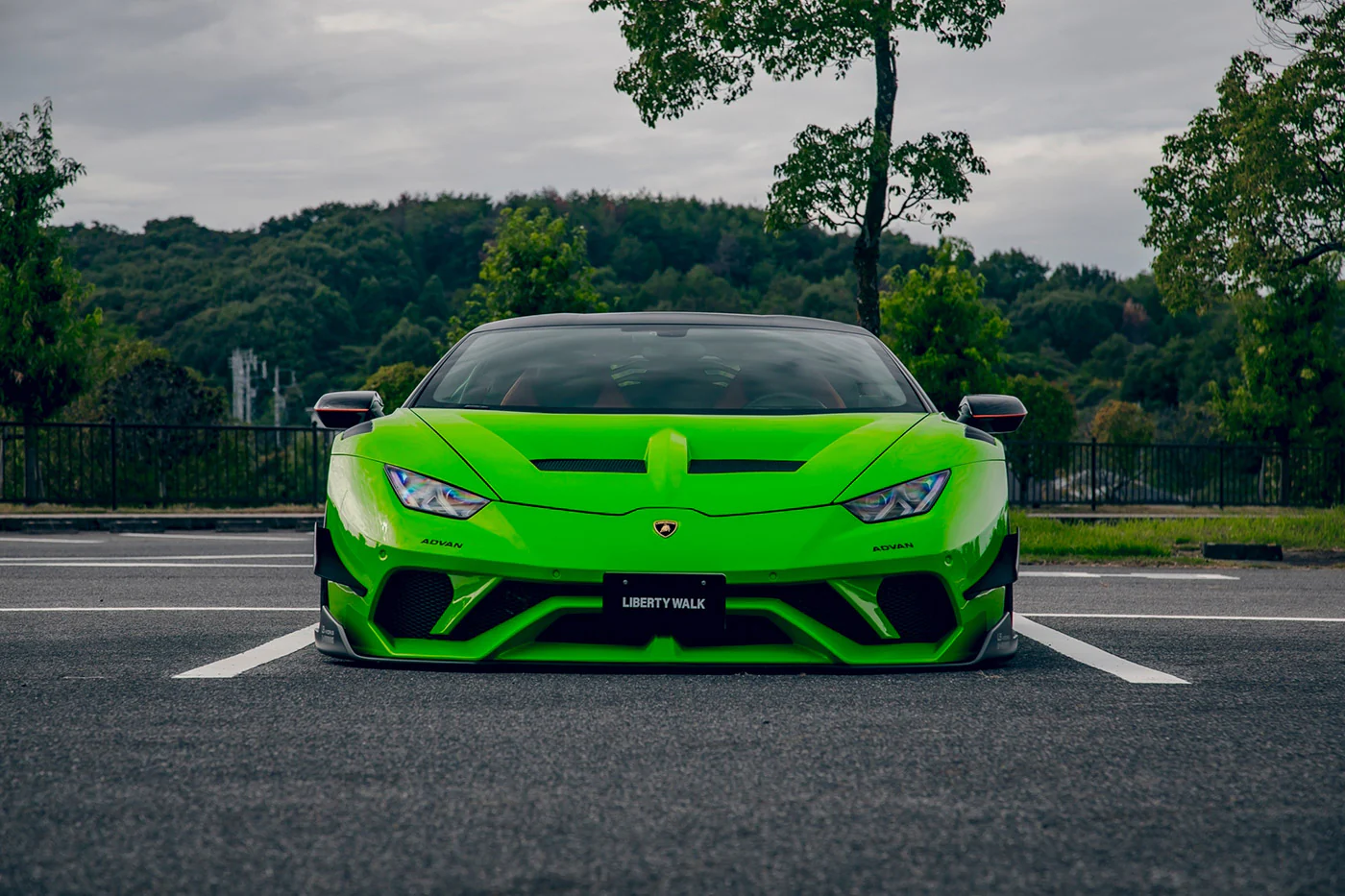 LB Silhouette WORKS HURACAN GT Complete Body Kit (REAR FENDER EXCHANGE - COUPE ONLY) FRP (LB53-04) - Image 18