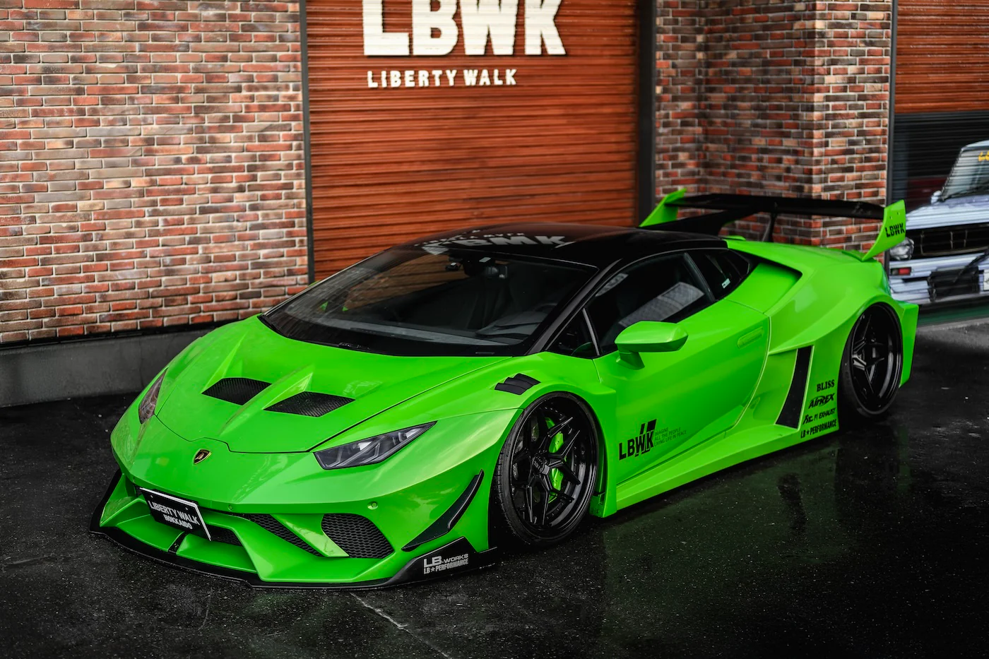 LB Silhouette WORKS HURACAN GT Complete Body Kit (REAR FENDER EXCHANGE - COUPE ONLY) FRP (LB53-04) - Image 4