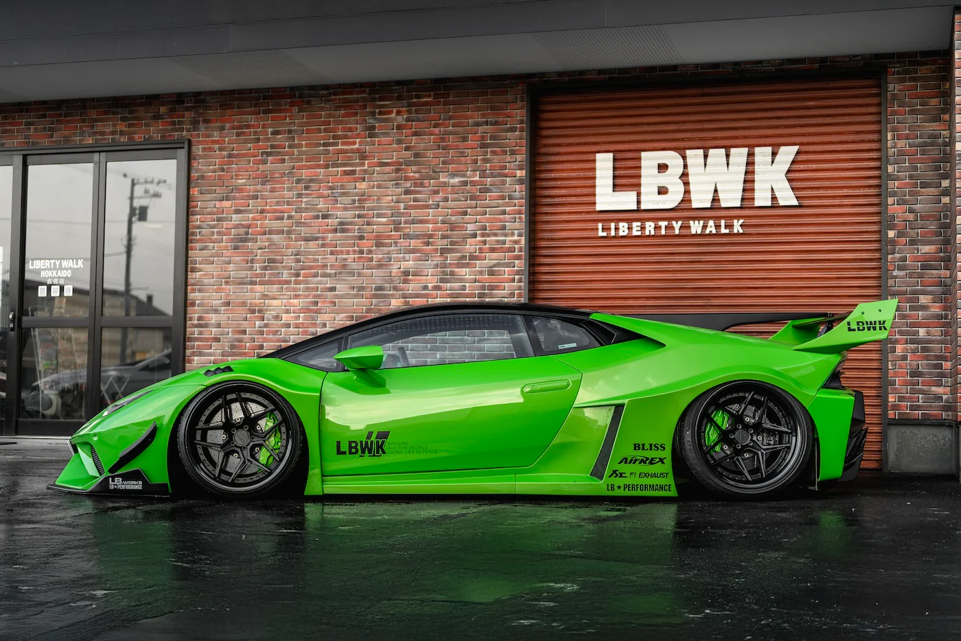 LB Silhouette WORKS HURACAN GT Complete Body Kit (REAR FENDER EXCHANGE - COUPE ONLY) FRP (LB53-04) - Image 6