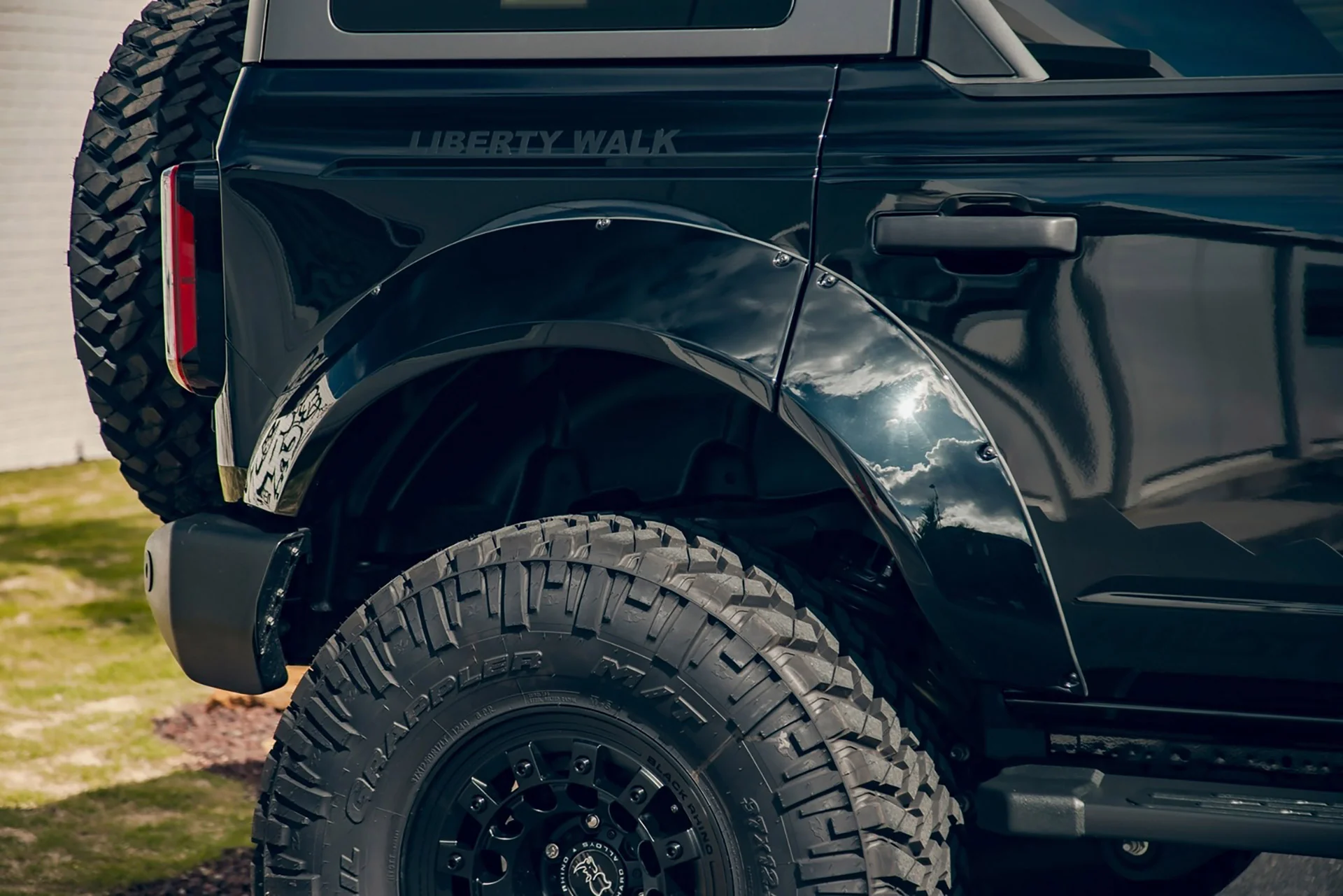 LB WORKS Ford Bronco Complete Body Kit FRP (LB76-01) - Image 5