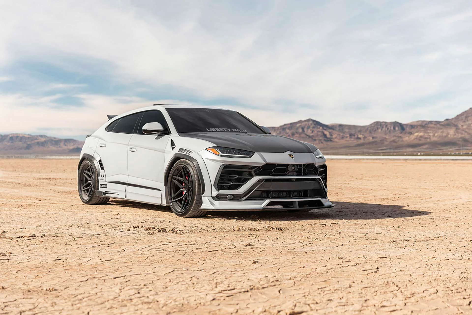LB WORKS URUS Complete body kit (DRY CARBON) (LB67-02) - Image 3