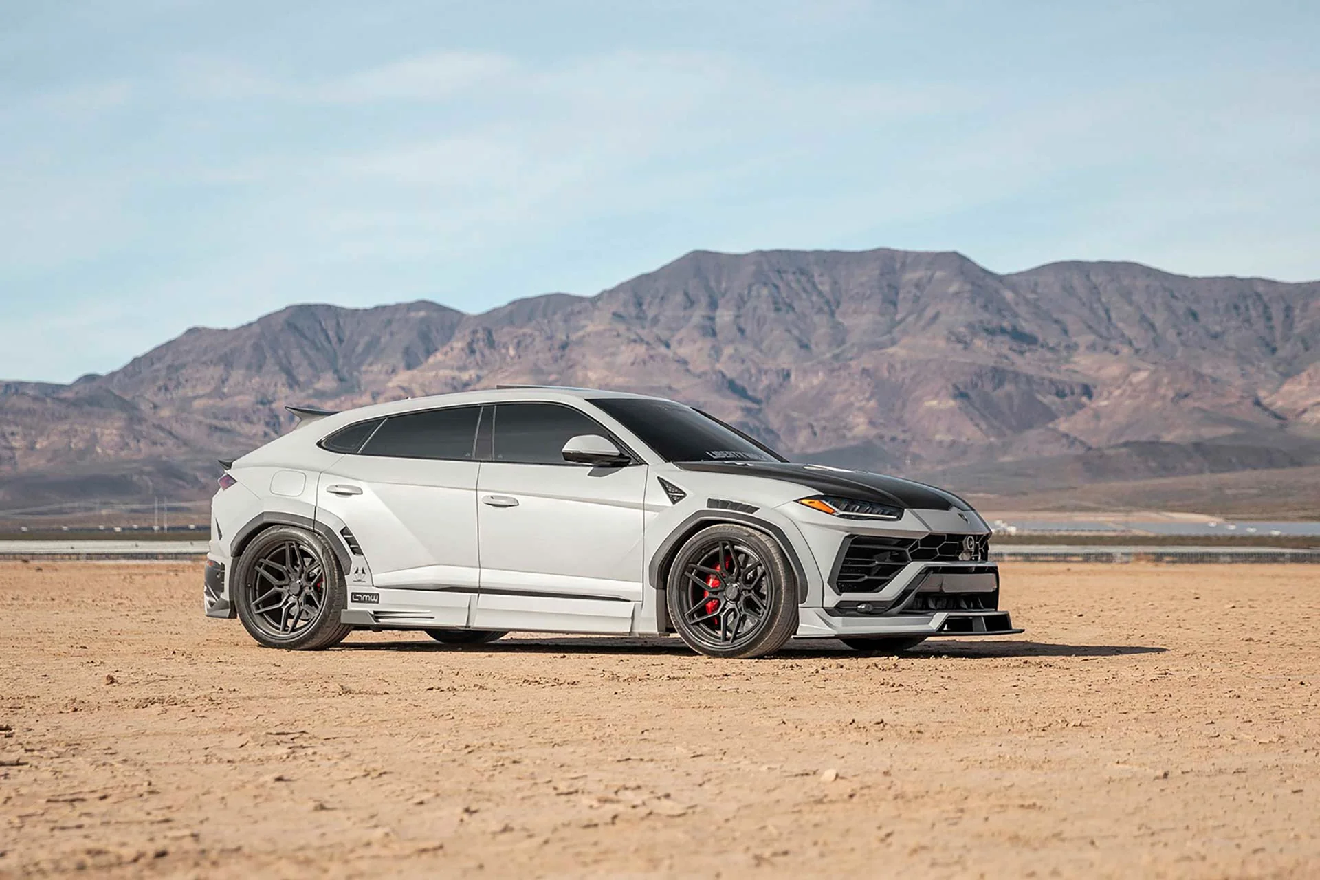 LB WORKS URUS Complete body kit (DRY CARBON) (LB67-02) - Image 4