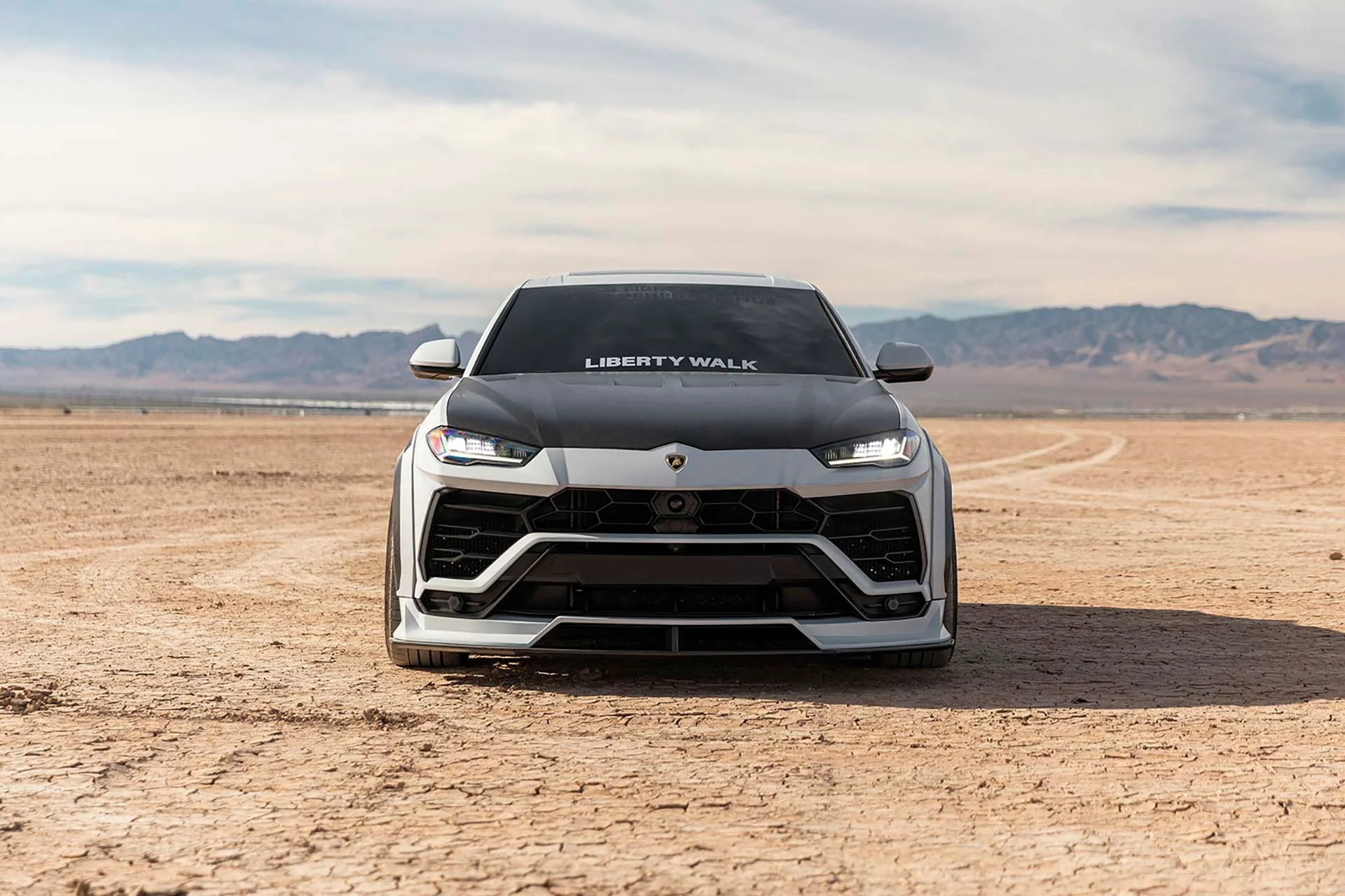 LB WORKS URUS Complete body kit (DRY CARBON) (LB67-02) - Image 5