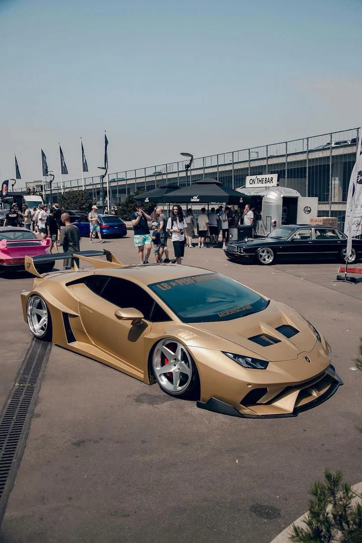 Liberty Walk LB-Silhouette Works Lamborghini Huracan LP610-4 - Image 9