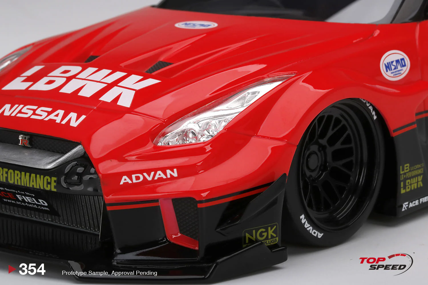 TopSpeed - 1/18 Nissan GTR (Red/Black) - Image 4